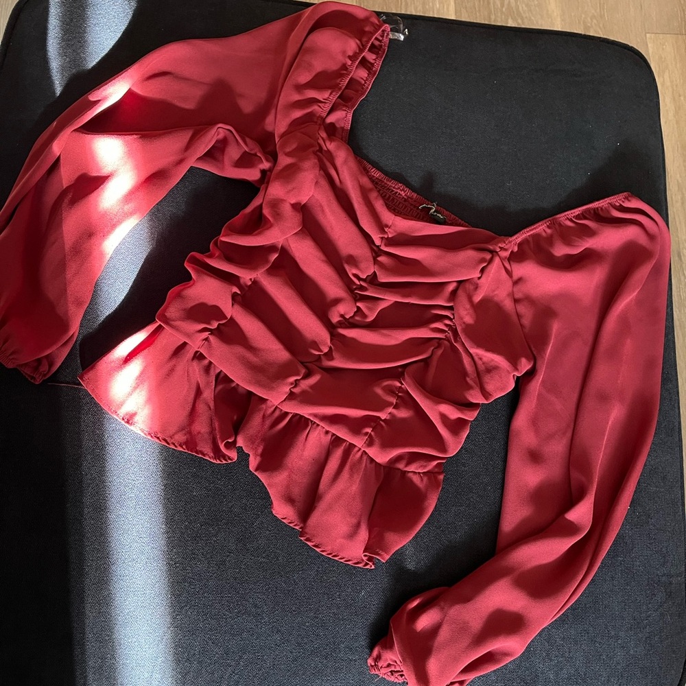Shinestar brand burgundy top